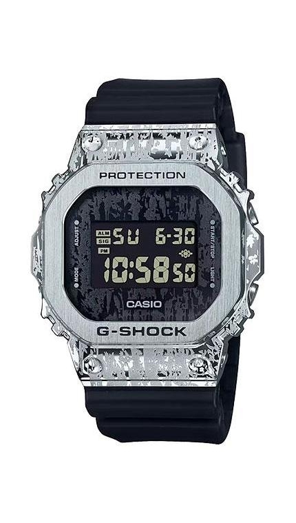 Часы Casio GM-5600GC-1